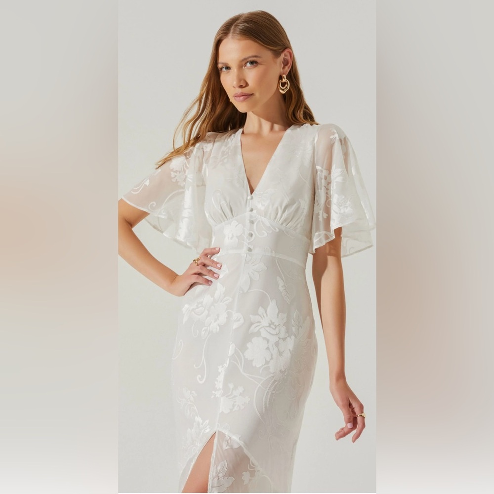 ASTR the Label Jasmine Floral midi dress - Picture 2 of 9